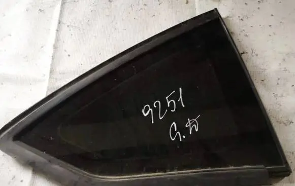 Citroen C4 I Rear side window as2