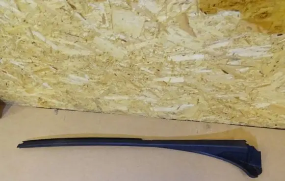 Opel Vivaro Windshield trim 93867906 10455 104555A