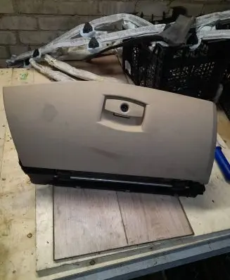 BMW 5 E60 E61 Glove box 7034080 81010000 NG161T
