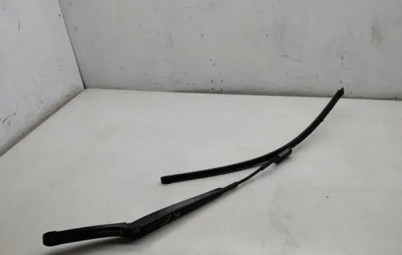 Volkswagen PASSAT B7 Windshield/front glass wiper blade 3AB95409