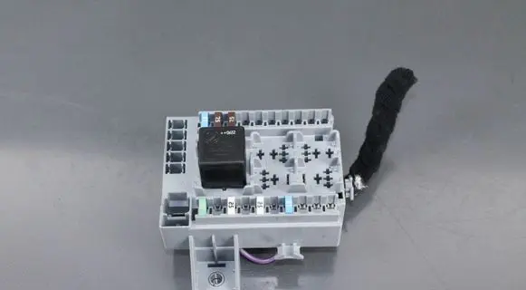 Alfa Romeo 159 Fuse module 60681003