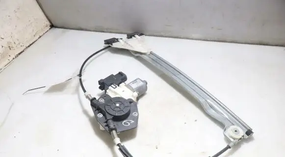 Rear window lifting mechanism without motor