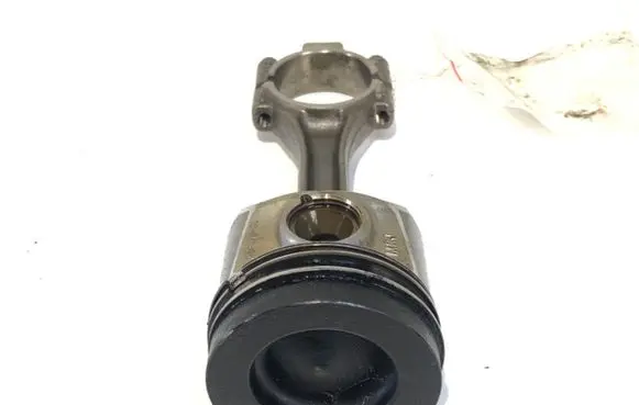 Skoda Octavia Mk3 (5E) Piston with connecting rod DDY