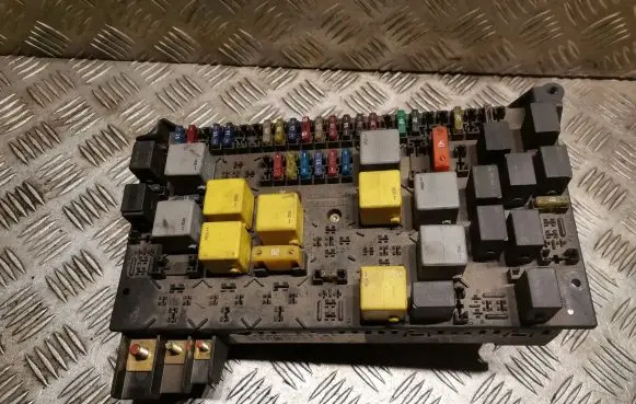 Mercedes-Benz ML W163 Fuse box set 1635450205 A1635450205