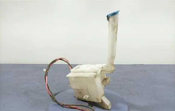 Windshield washer fluid reservoir/tank