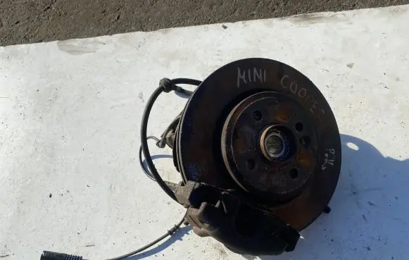 Mini One - Cooper R50 - 53 Front wheel hub 82165410