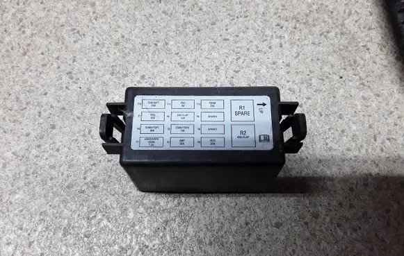 Chevrolet Camaro Fuse box cover