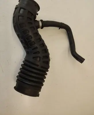 Nissan Qashqai+2 Turbo air intake inlet pipe/hose 1022314S01 8903ACM