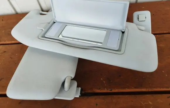 Peugeot 208 Sun visor