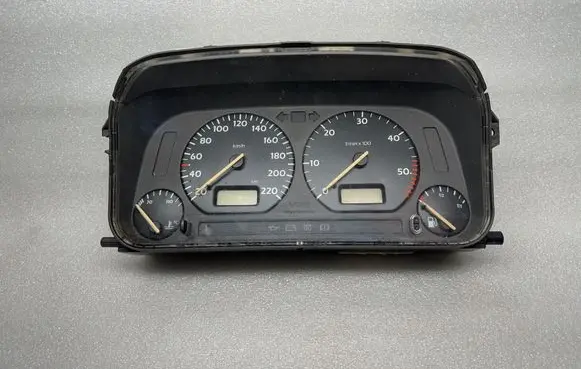 Volkswagen Golf III Speedometer (instrument cluster) 1H5919033AT
