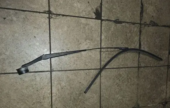 Ford Transit - Tourneo Connect Front wiper blade arm W000041503