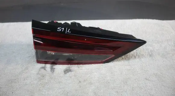 Tailgate rear/tail lights