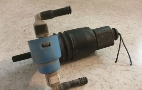 Audi A4 S4 B7 8E 8H Windscreen/windshield washer pump