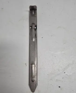 Headlight/headlamp mounting bracket