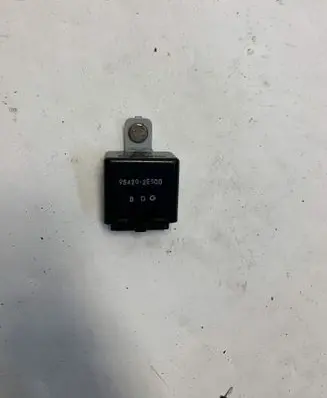 Hyundai Tucson JM Window wiper relay 954202E500