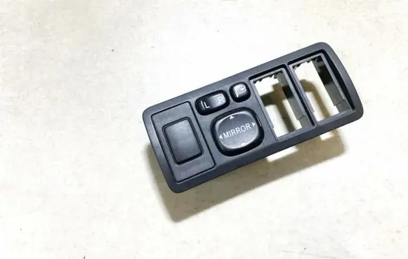 Toyota Avensis T250 Wing mirror switch 183575