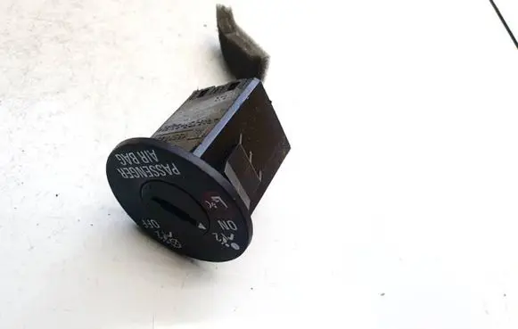 Passenger airbag on/off switch
