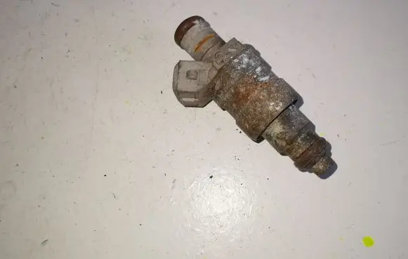 Audi A4 S4 B5 8D Fuel injector 078133551N