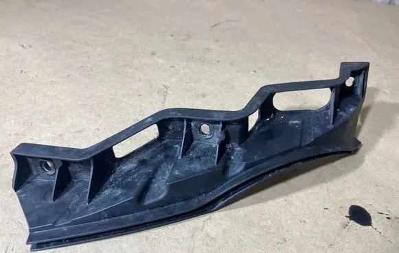 Volkswagen PASSAT B6 Front bumper mounting bracket 3C0807890