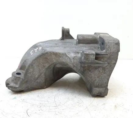 Mercedes-Benz E W212 Engine mounting bracket A6512230004