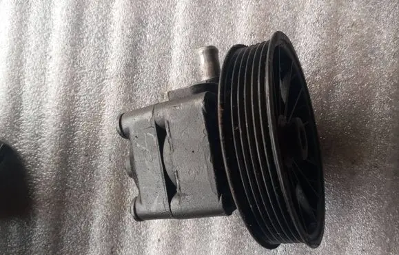 Volvo XC90 Power steering pump 7611332138