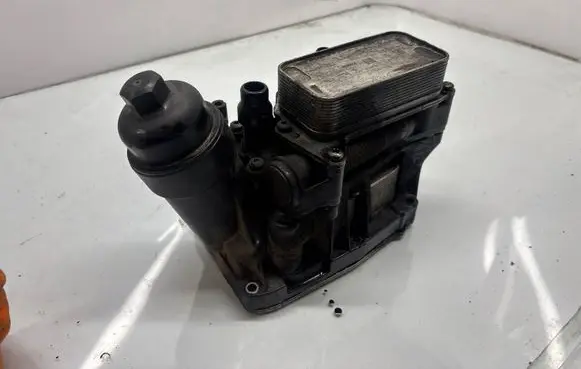 BMW 3 F30 F35 F31 Oil filter mounting bracket 70377355