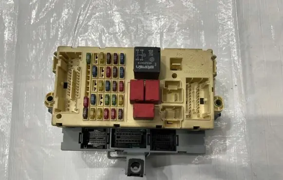 Fiat Stilo Fuse module 51715848