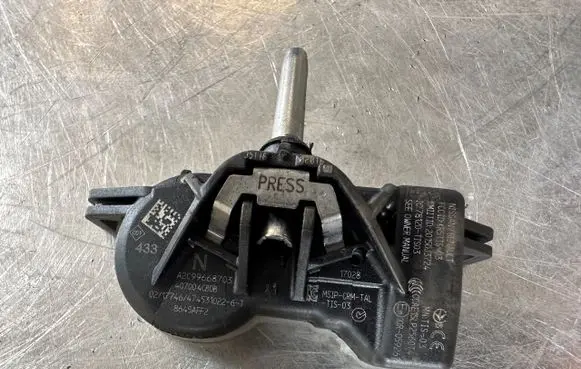 Nissan Qashqai Tire pressure sensor 407004CB0B
