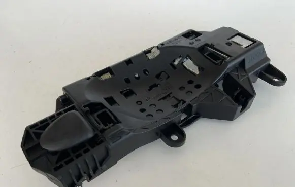 Rear door exterior handle/bracket