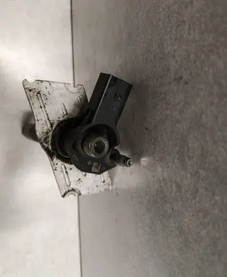 Fuel injector