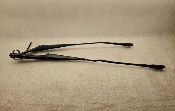 Audi A4 S4 B8 8K Front wiper blade arm 8K1955407 8K1955408