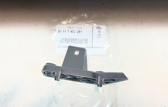 BMW 3 G20 G21 Front bumper mounting bracket 7422251