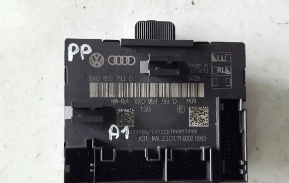 Audi A1 Door control unit/module 8X0959793D