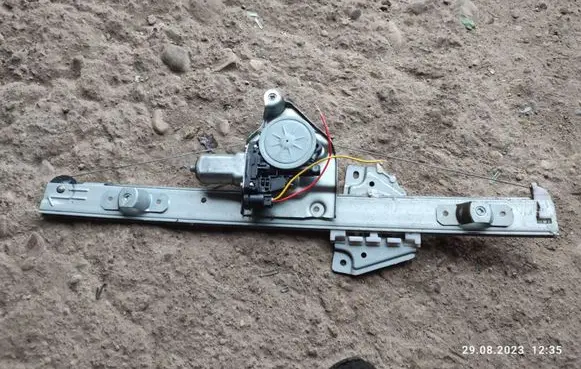 Suzuki Grand Vitara II Rear door window regulator with motor 8346065J00