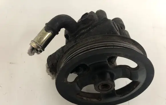 Toyota Avensis T250 Power steering pump