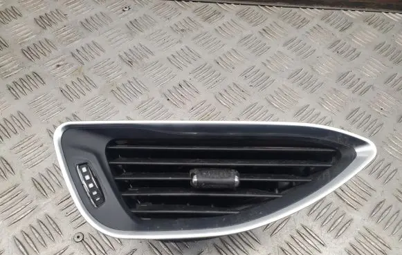 Chrysler Pacifica Dashboard side air vent grill/cover trim 6EC041X9AA 6EC031X9AA