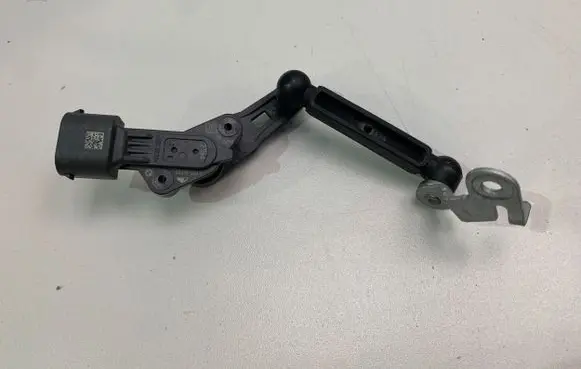 Headlight/headlamp level sensor