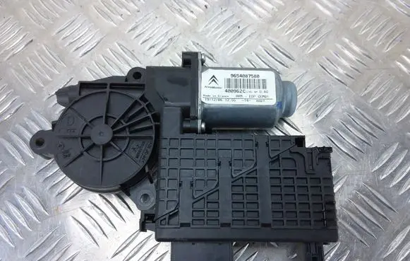Citroen C4 I Picasso Front door window regulator motor 9654087580