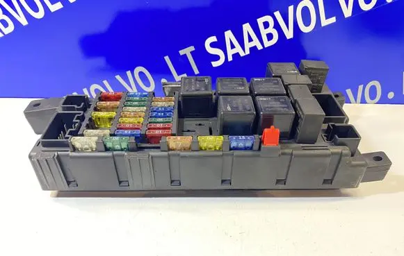 Volvo V70 Fuse box set 8678449 518784202