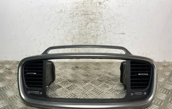 KIA Sorento Dash center air vent grill