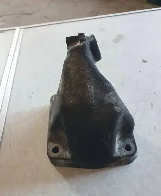 Mercedes-Benz R W251 Engine mounting bracket A6422230204 5N81646000