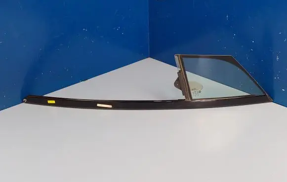 BMW i3 Front door vent window glass four-door 51357289041 7289041