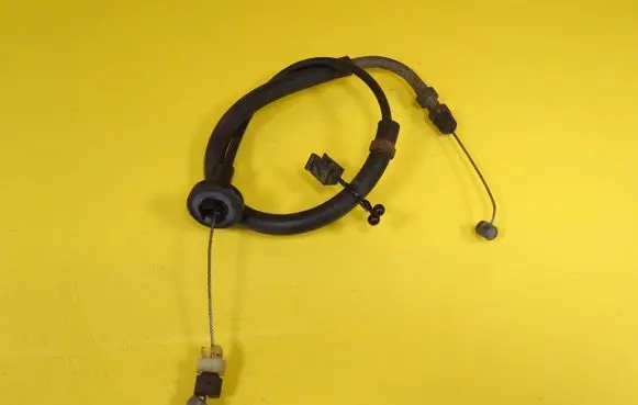 Suzuki Swift I Throttle cable 
