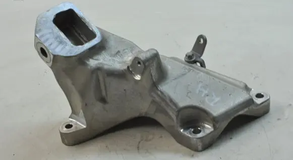Mercedes-Benz C W205 Engine mounting bracket A1772230204