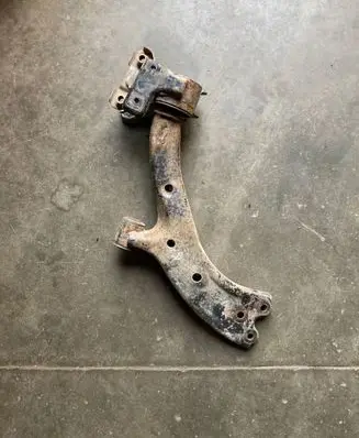 Honda CR-V Front lower control arm/wishbone