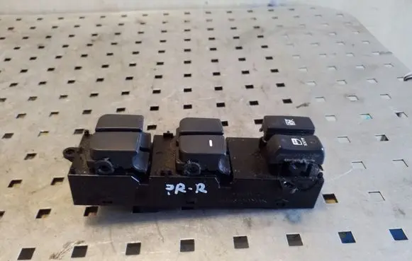 KIA Soul Electric window control switch 4864951210 935702K500