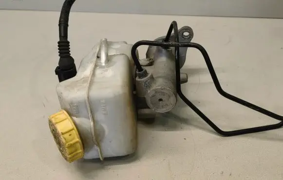 Volkswagen Transporter - Caravelle T5 Master brake cylinder 7H0611303A