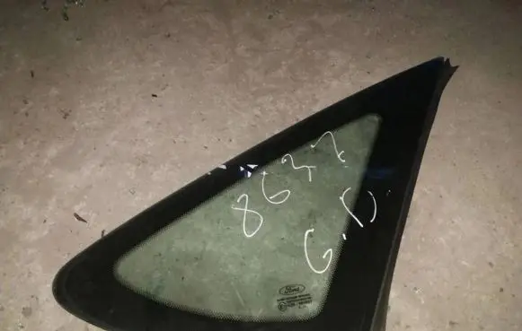 Rear side window