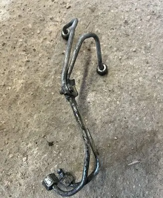Fuel injector supply line/pipe