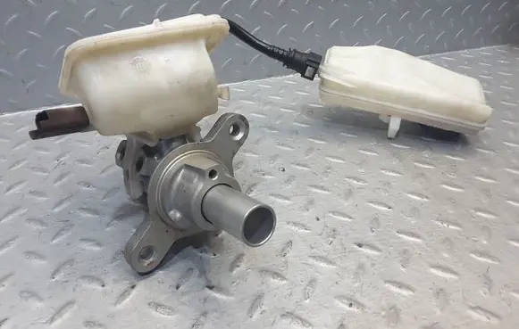 Citroen DS4 Master brake cylinder 146148648 9680931580 Y24879